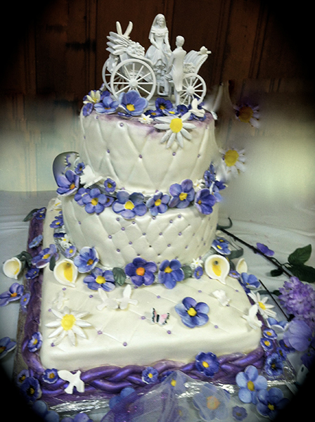 Bride & Groom Horse Carriage Wedding
                      Cake